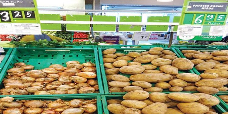 Uygun fiyatlar gözden kaçmasın… Soğan ve patates fiyatları satıldığı bölge ve kalitesine göre değişiyor