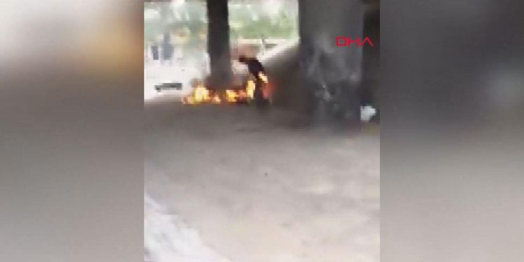 Arjantin’de evsizlerin üzerine alkol döküp yaktılar