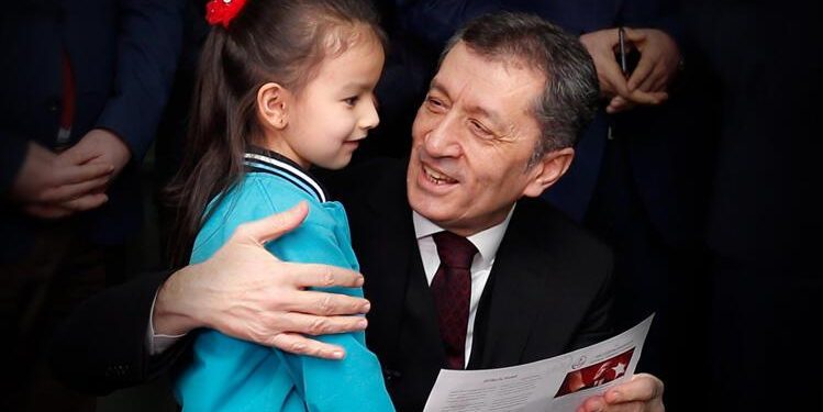 Bakan Selçuk’tan karne mesajı: Çocukları kıyaslamayın