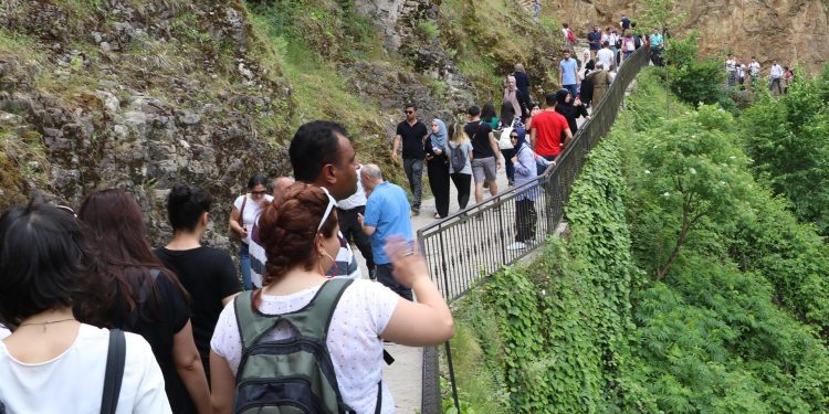 Bayram tatilinde Rize’ye turist akını