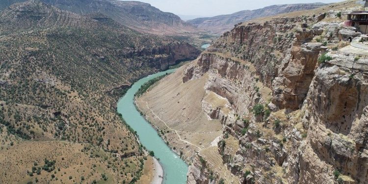 Botan Vadisi’ne tepeden bakış ilgi görüyor