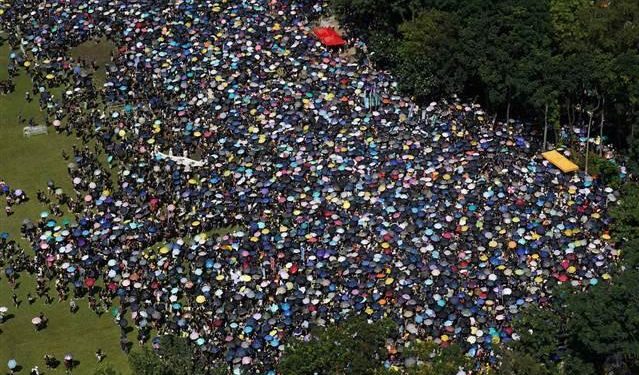 Hong Kong’da protestolar Çin’e katılımın yıl dönümünde de sürdü