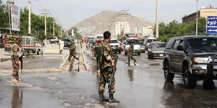 Kabil’de NATO konvoyuna saldırı