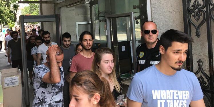 Öğrenciler TYT’yi yorumladı: Türkçe’de sorular uzundu, süre yetmedi