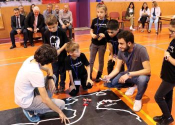 Öğrencilerin robotları ‘egemenlik yolunda’ yarıştı