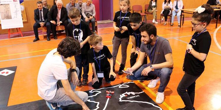 Öğrencilerin robotları ‘egemenlik yolunda’ yarıştı