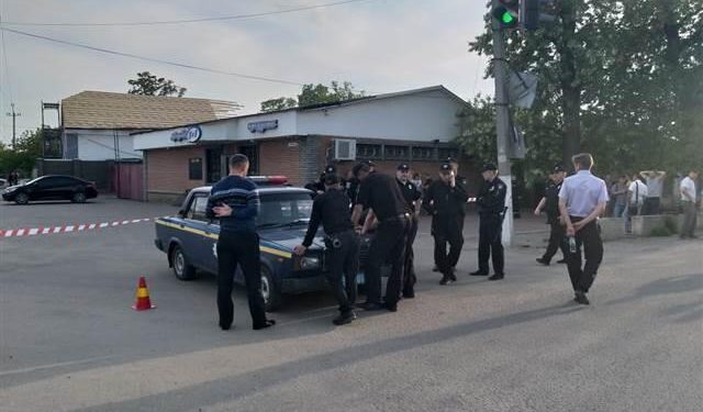 Sahte evrakla kredi almaya çalıştı, polis gelince el bombası attı