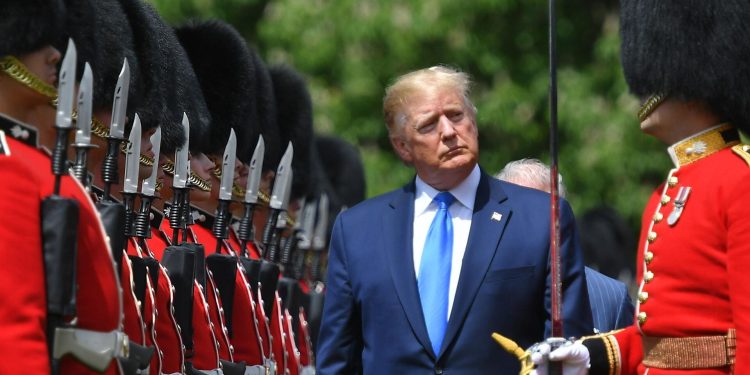 Trump yine Londra Belediye Başkanı Han’a yüklendi