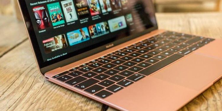 Apple bu MacBook modelinin fişini resmen çekti