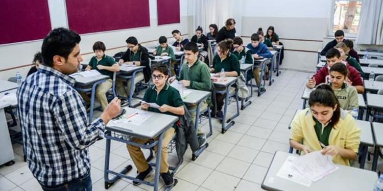 Her okulda bir yakın bıraktılar