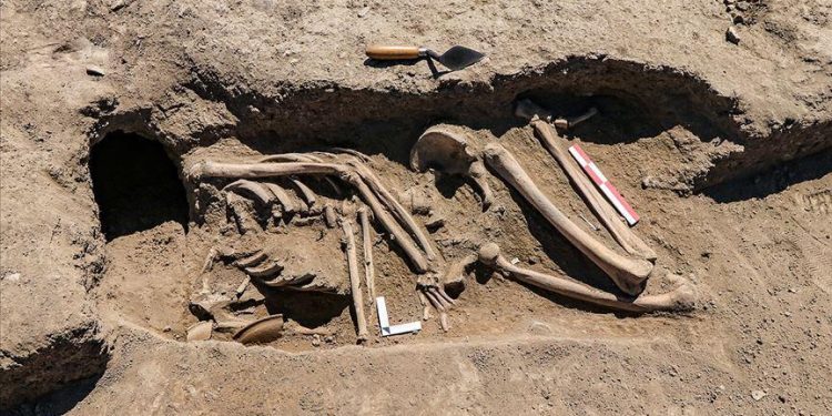 Kafatası olmayan 2 bin 700 yılık iskelet araştırılıyor