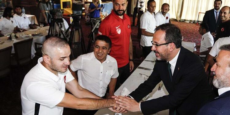 Kasapoğlu ve Özdemir, Sesi Görenlerin moral yemeğine katıldı