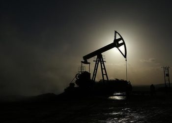 Küresel petrol arzı azaldı