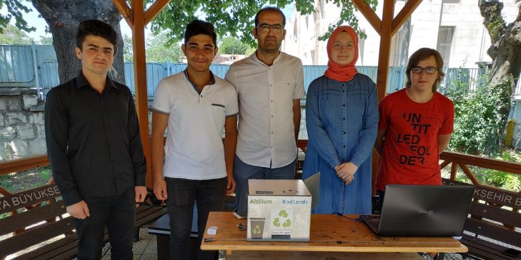 Liselilerden çevre kirliliğine karşı atık pil ünitesi