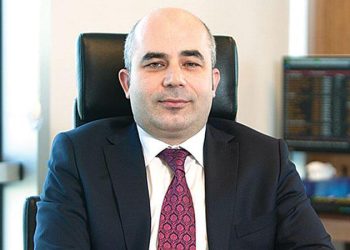 Merkez’de Çetinkaya gitti, Uysal geldi