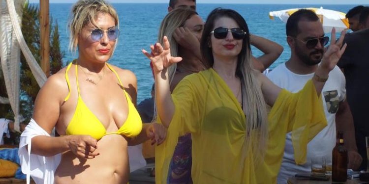 Mersinliler, plaj partilerinde eğleniyor