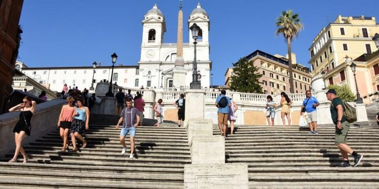 Roma’da İspanyol Merdivenleri’ne oturma yasağı