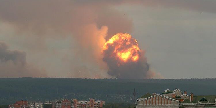 Rusya’da cephanelik deposunda patlama