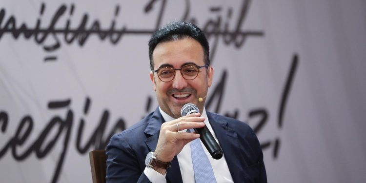 THY Yönetim Kurulu Başkanı İlker Aycı’dan öğrencilere tavsiye