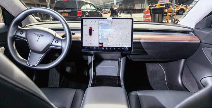 YouTube ve Netflix, Tesla’nın içine giriyor