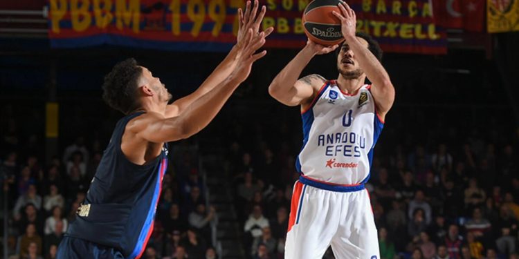 Anadolu Efes, İspanya’dan zaferle dönüyor