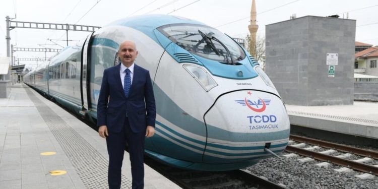 Bakan Karaismailoğlu: Karaman YHT parkurunda 1 milyonu aşkın yolcu seyahat etti
