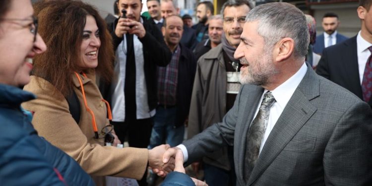 Bakan Nebati esnaf ve vatandaşlarla bir araya geldi