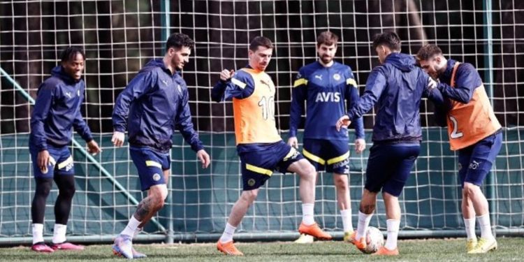 Fenerbahçe’de Kasımpaşa mesaisi sürüyor