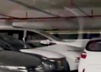 Otoparktaki sıfır araçlar bayinin çıktı
