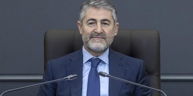 Son dakika: Bakan Nebati grafiklerle paylaştı: Türkiye borçla faizle değil yatırımla üretimle büyüyor