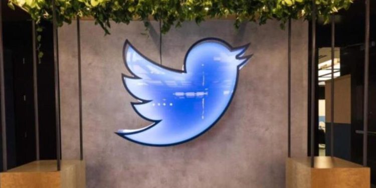 Twitter, ofisindeki eşyaları açık artırmayla satıyor