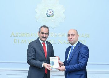 Özer, Amrullayev ile bir araya geldi