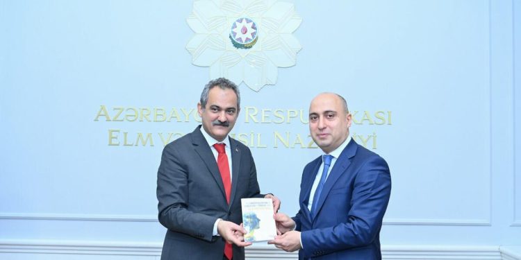 Özer, Amrullayev ile bir araya geldi